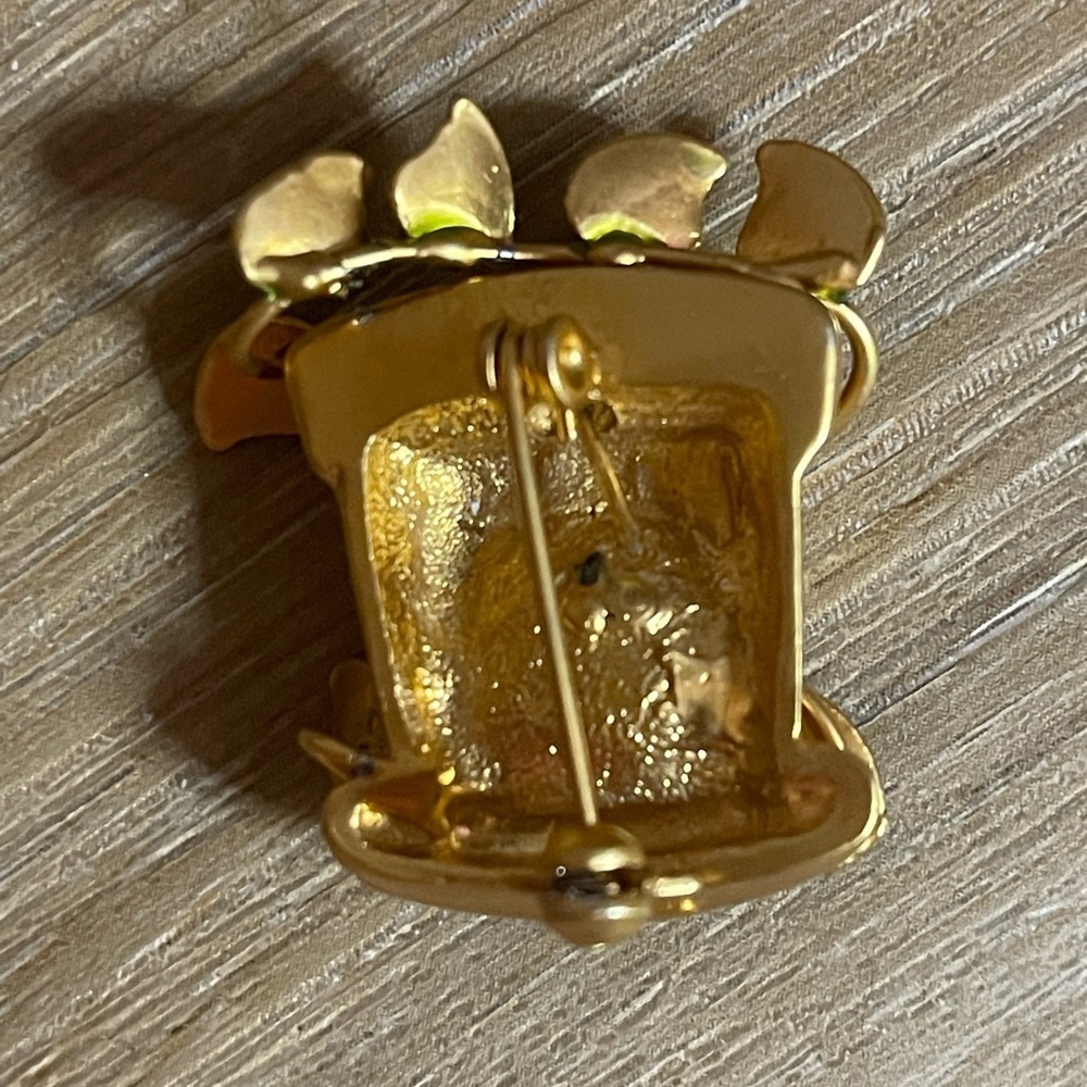 RARE Gold tone is and Green Leaf Vintage Brooch-EUC - Picture 2 of 3